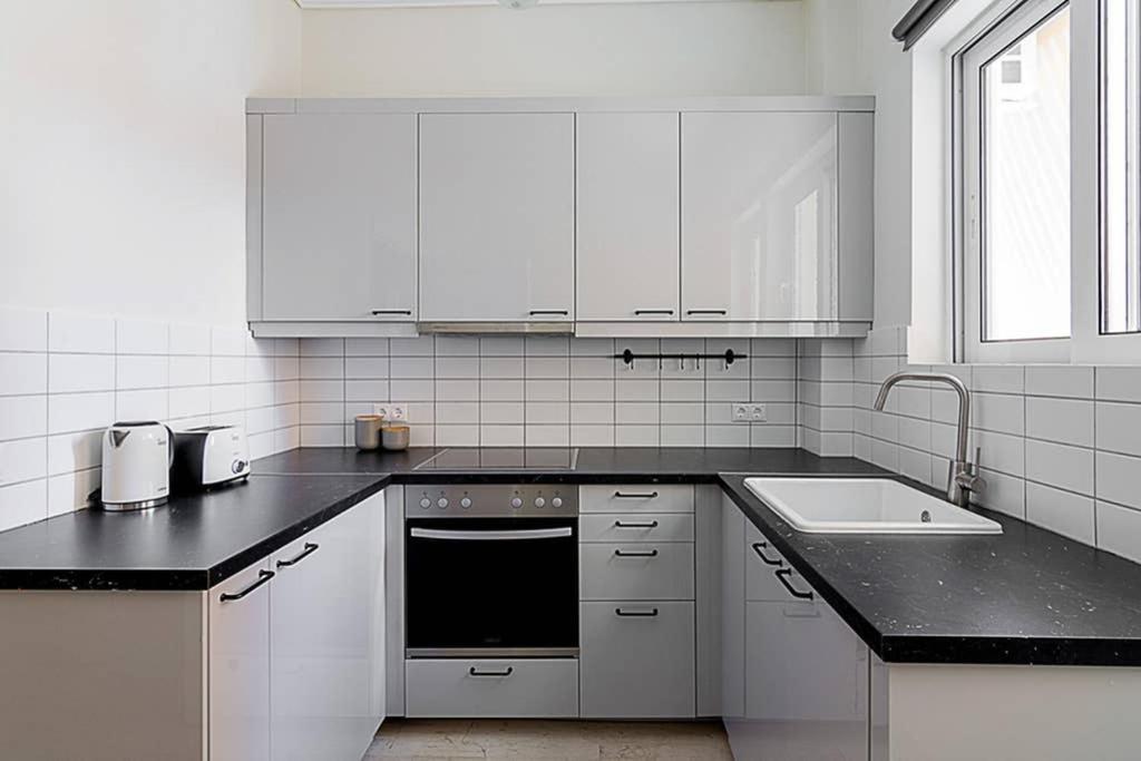 Cozy Flat With 1 Bedroom Next To Metro Station Athens Exterior photo
