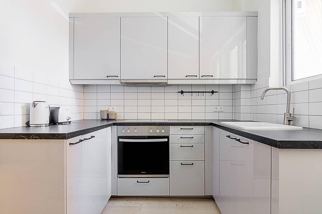 Cozy Flat With 1 Bedroom Next To Metro Station Athens Exterior photo