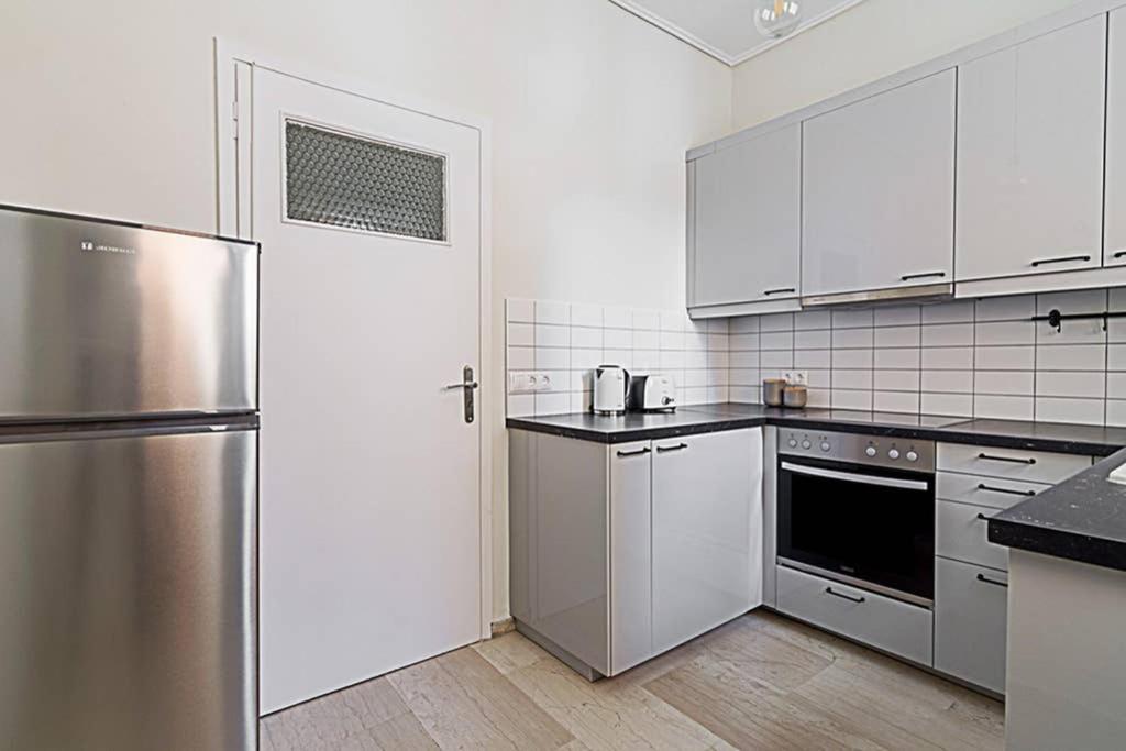 Cozy Flat With 1 Bedroom Next To Metro Station Athens Exterior photo